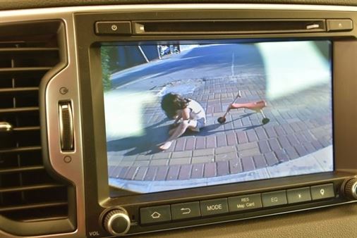 A car stereo with a screen

AI-generated content may be incorrect.